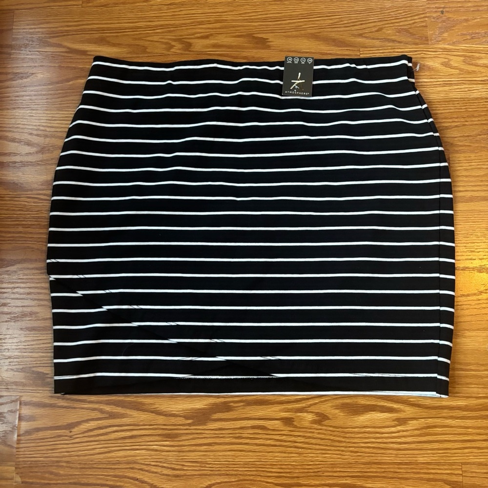 NEW Atmosphere Black and White Stripe Bodycon Skirt Elastic Waist Size U.S. 14